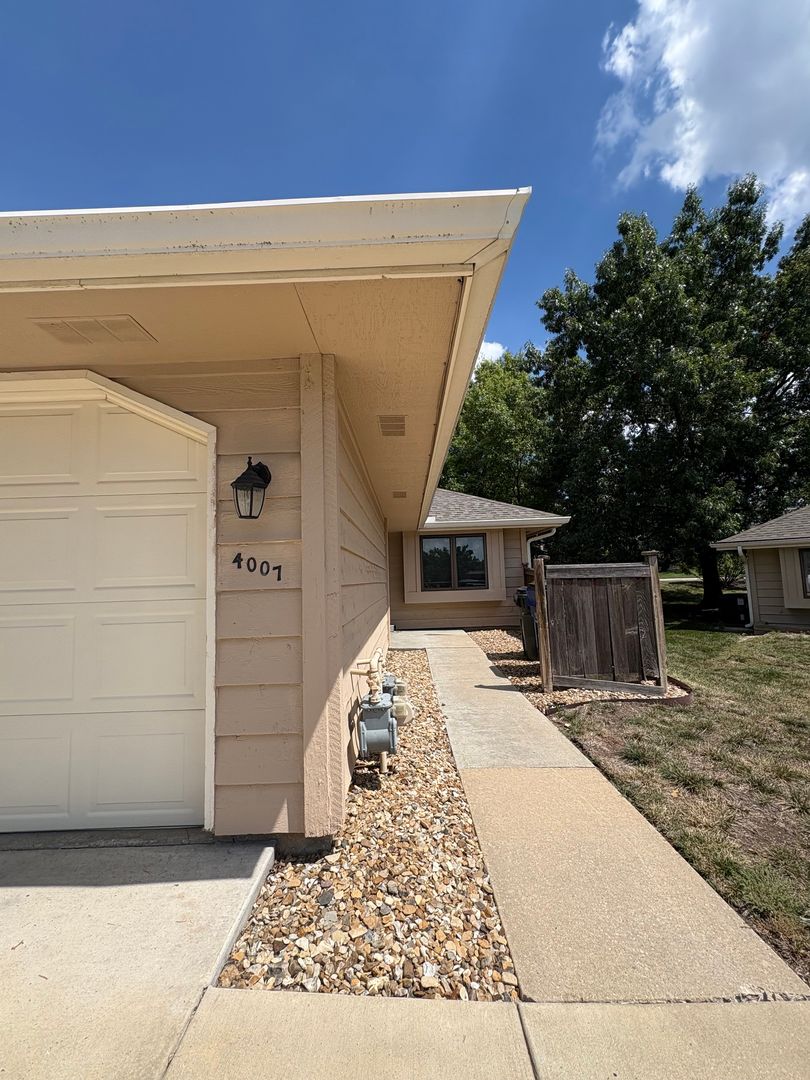 Lawrence Apartment: 4000-4026 Parkway Circle, 4000-4043 Parkway Ct