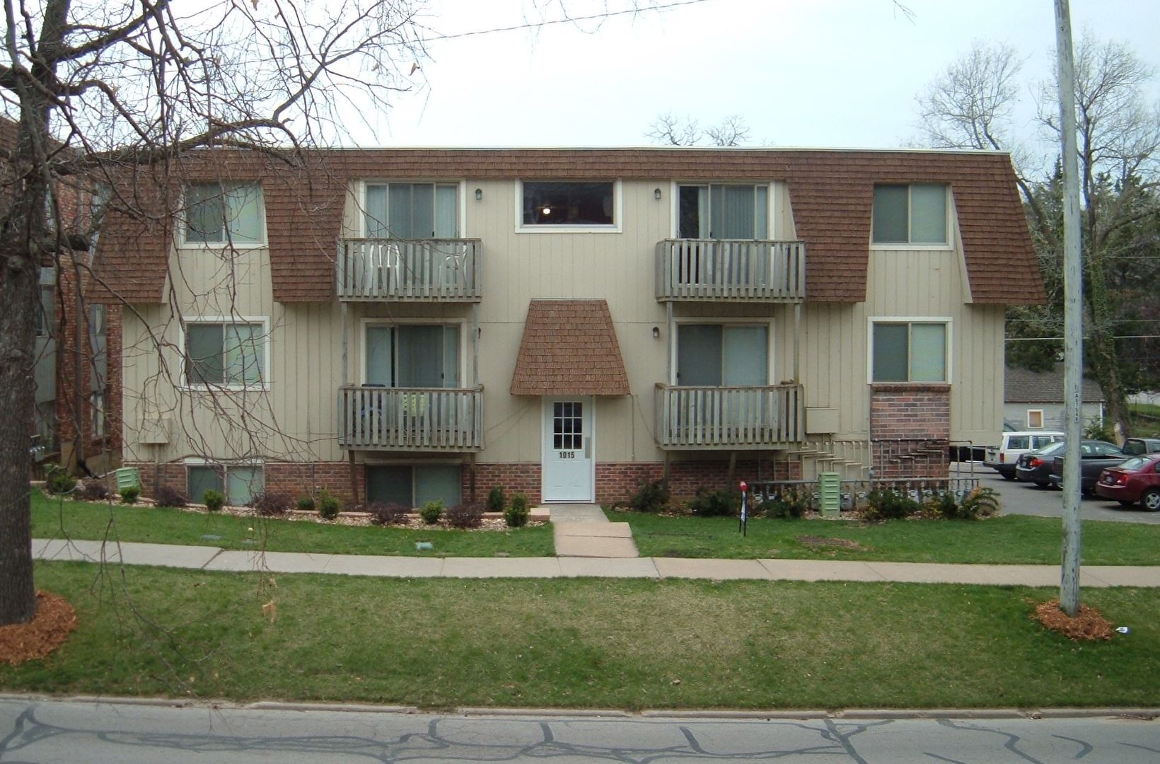 Lawrence Apartment: 1015 Mississippi St.