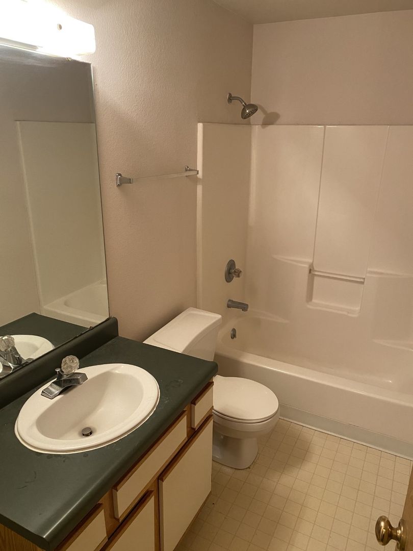 Lawrence Apartment: 1733-1740 Ohio St.