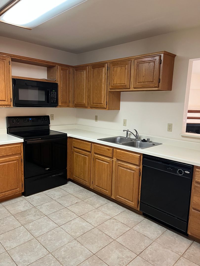 Lawrence Apartment: 4800-4822 Hallbrook Dr, 2100-2111 Saddle Brook Dr, 4800-4823 Innsbrook Dr