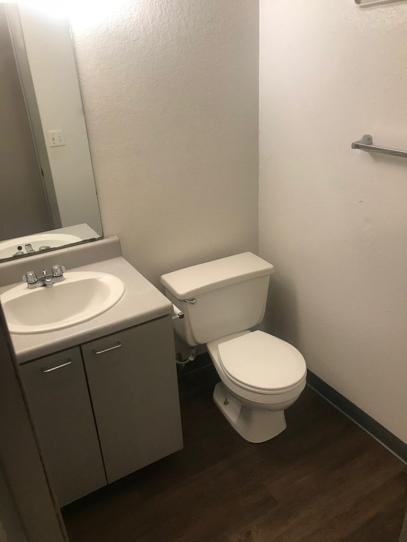 Lawrence Apartment: 1903-1905 Massachusetts St.