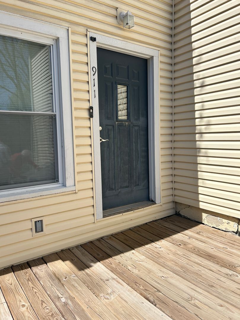 Lawrence Apartment: 909-911 Connecticut