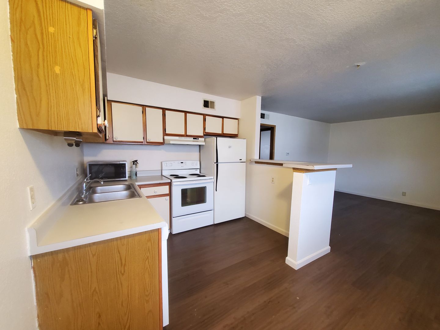 Lawrence Apartment: 1733-1740 Ohio St.