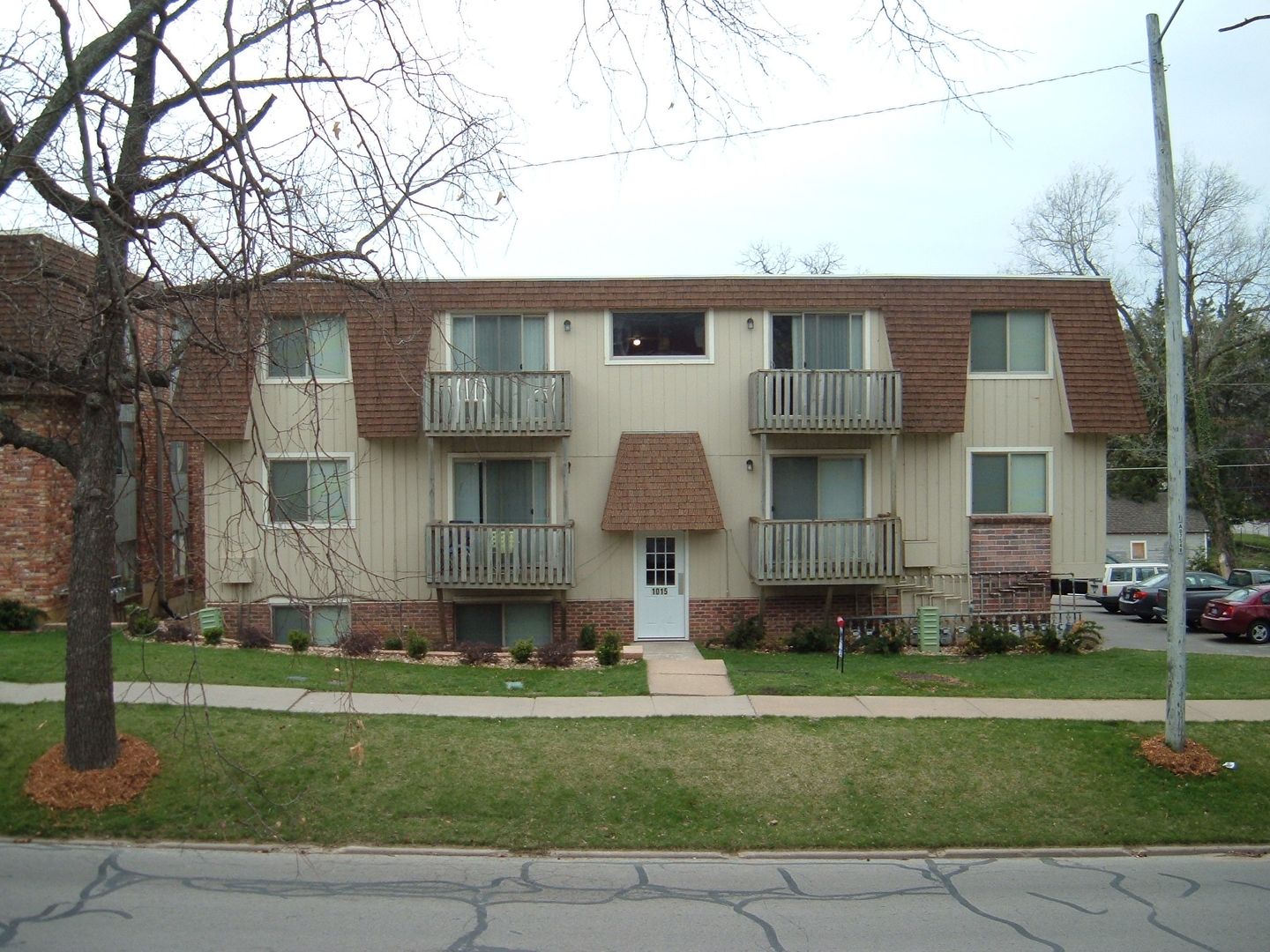 Lawrence Apartment: 1015 Mississippi St.