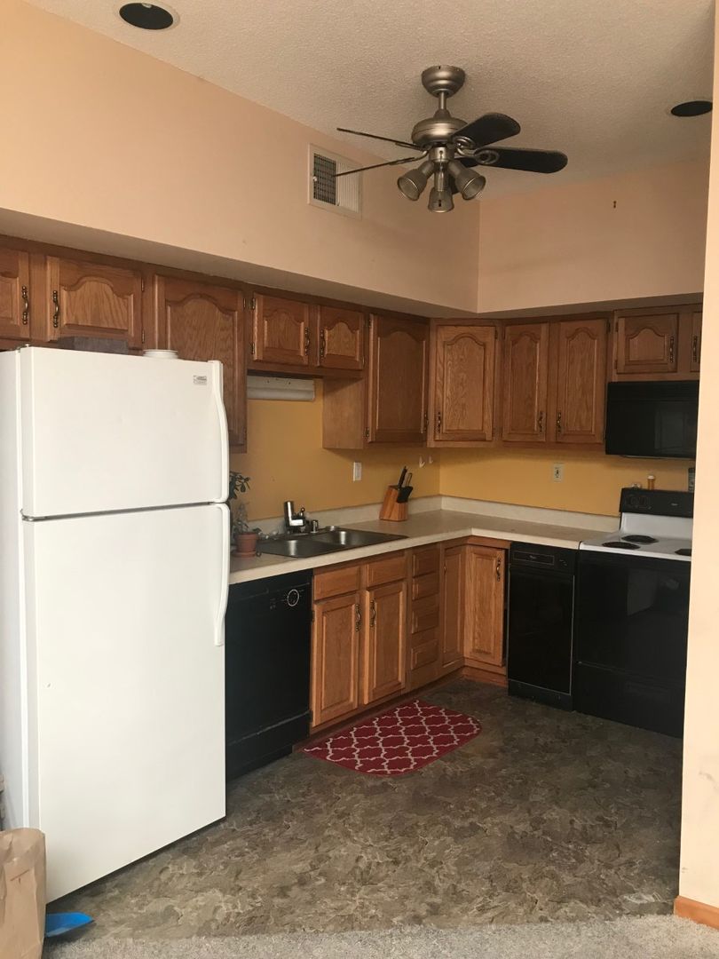 Lawrence Apartment: 911 Massachusetts