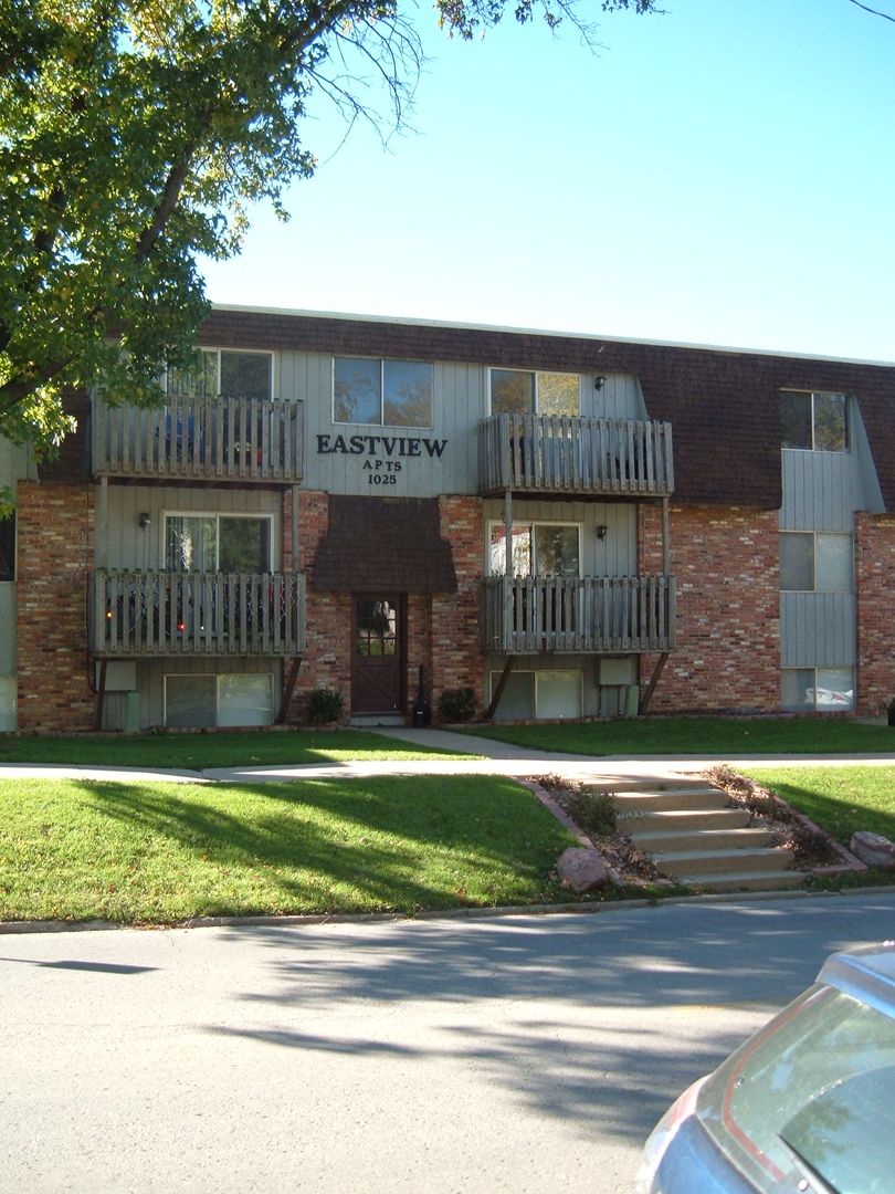 Lawrence Apartment: 1025 Mississippi St.