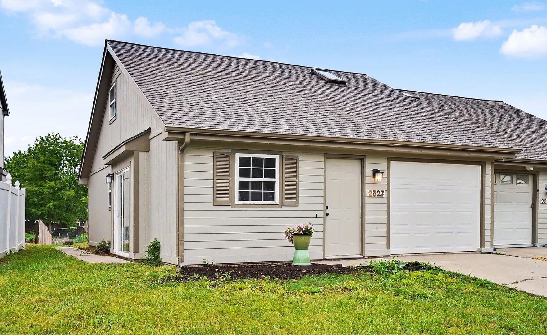 Lawrence Townhome: 2527 Morningside Dr