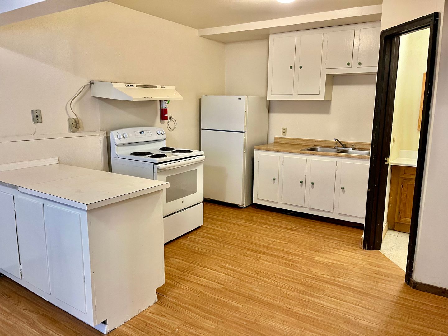 Lawrence Apartment: 1027 Mississippi St.