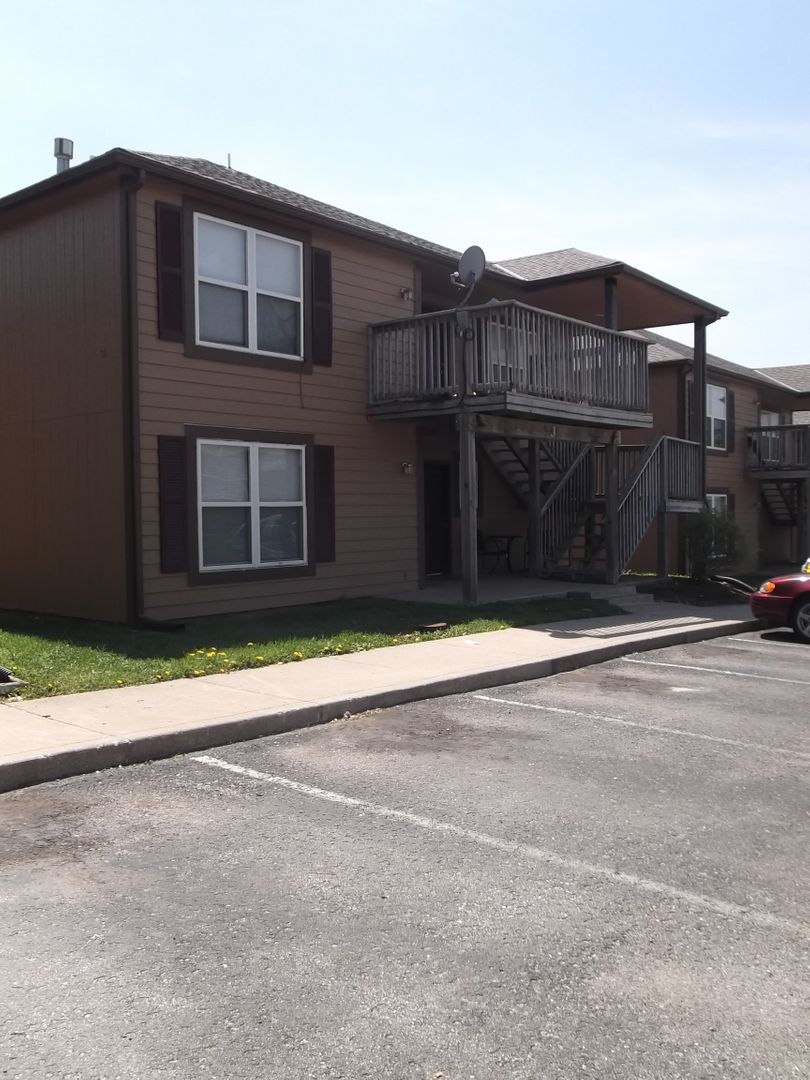 Lawrence Apartment: 700 Monterey Way