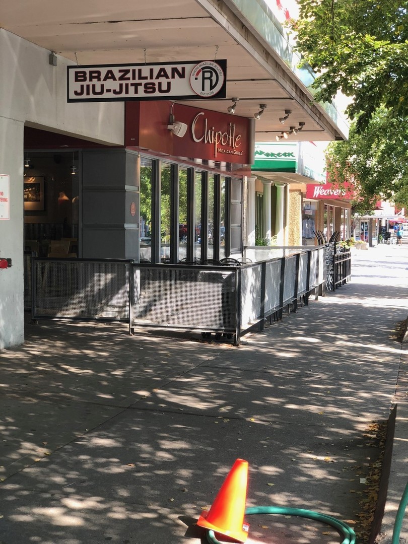 Lawrence Apartment: 911 Massachusetts