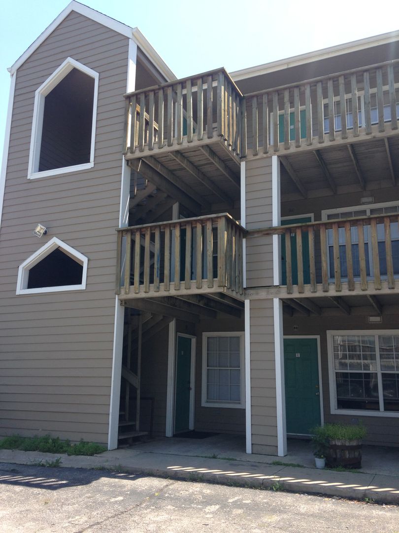 Lawrence Apartment: 611 Michigan, 616-624 Florida