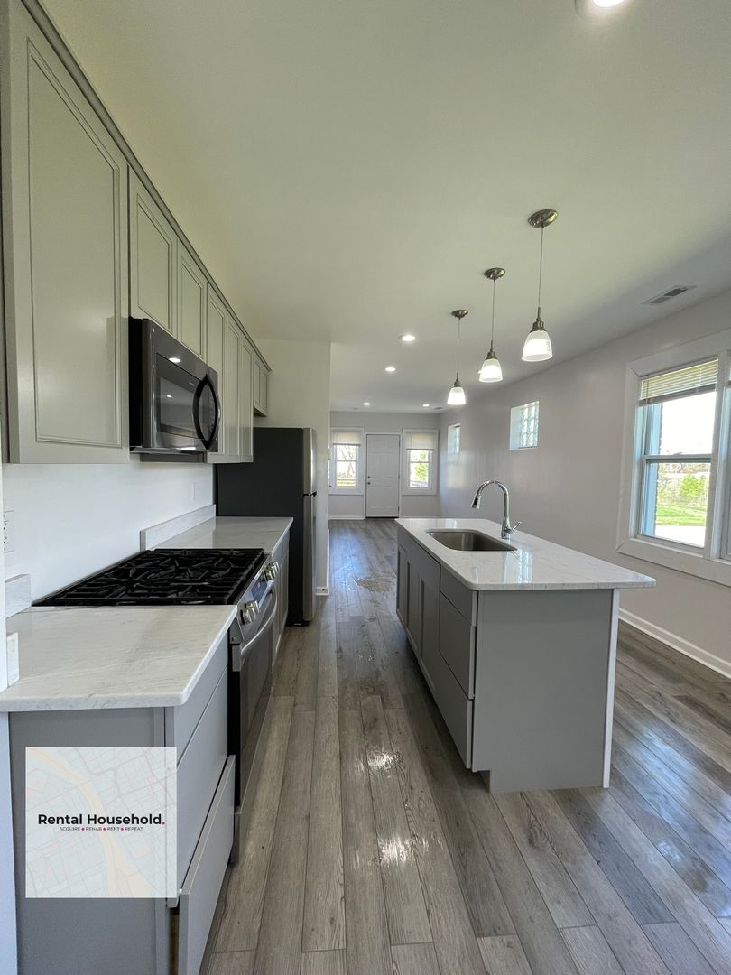 Detroit Apartment: 8762 Epworth