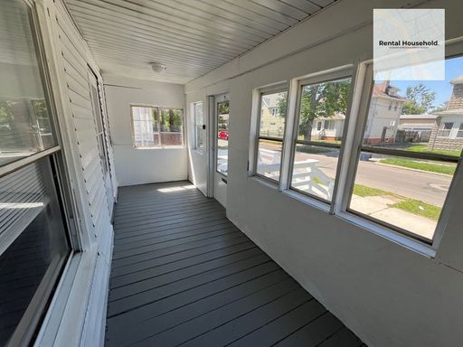 Recent Rent Drop!! Just $975 Adorable & Spacious 3 Bedroom Property-Toledo Ohio – photo 1