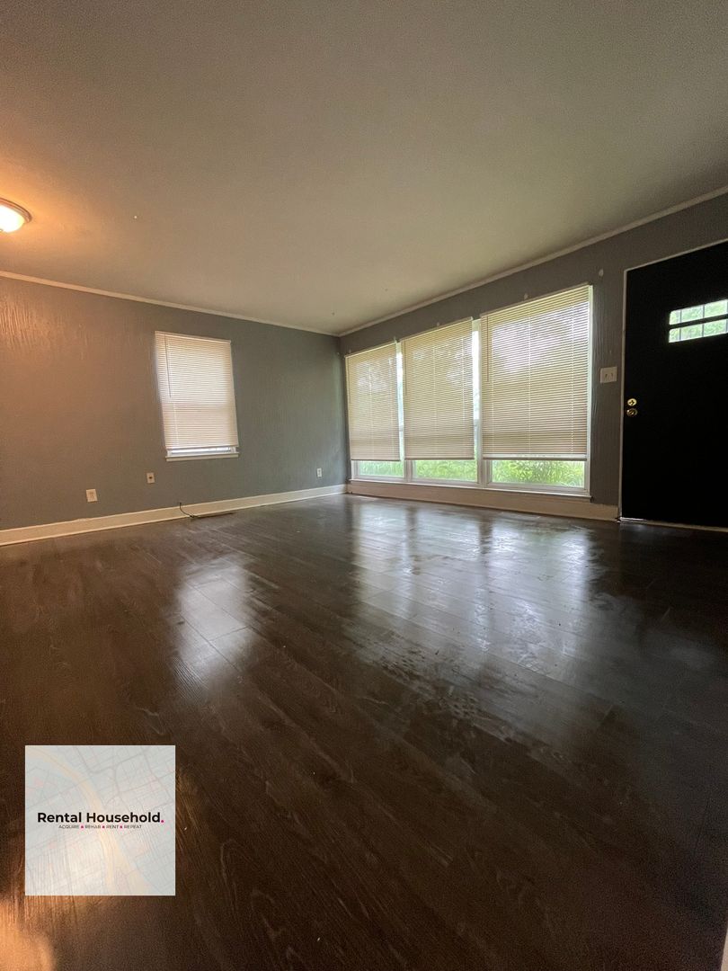 Oak Park House: 10400 Saratoga