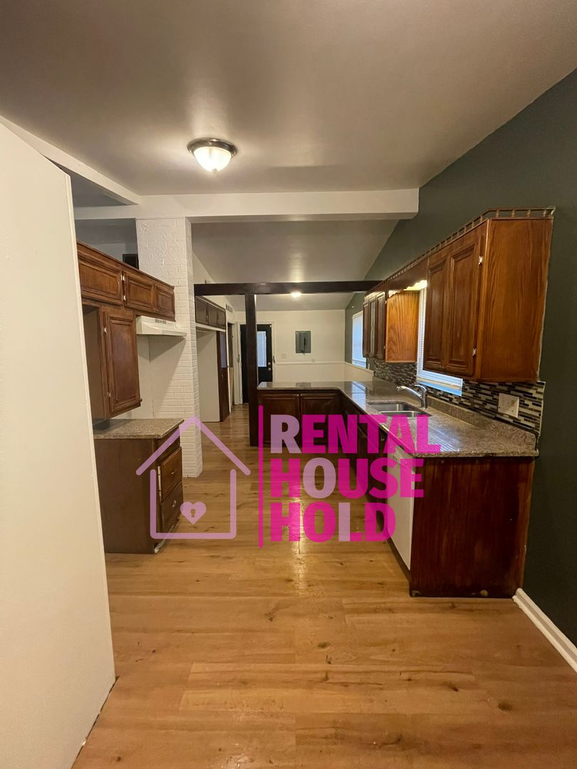 Dearborn Heights House: 5415 S Gulley