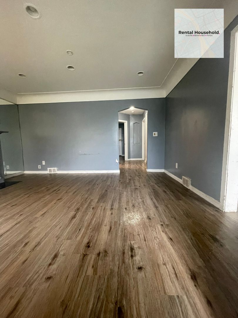 Detroit House: 18010 Lesure St