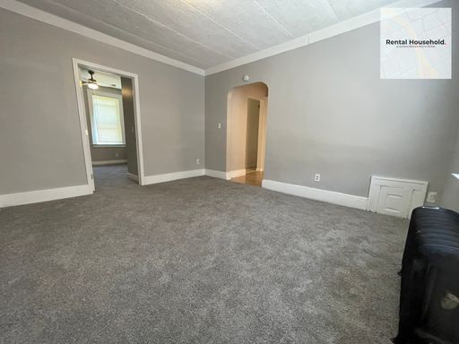 Recent Rent Drop!! ONLY $850 a month with water & appliances included!! Beautifully Updated 1 Bedroom Apartment-Centrally Located! Available now! – photo 1