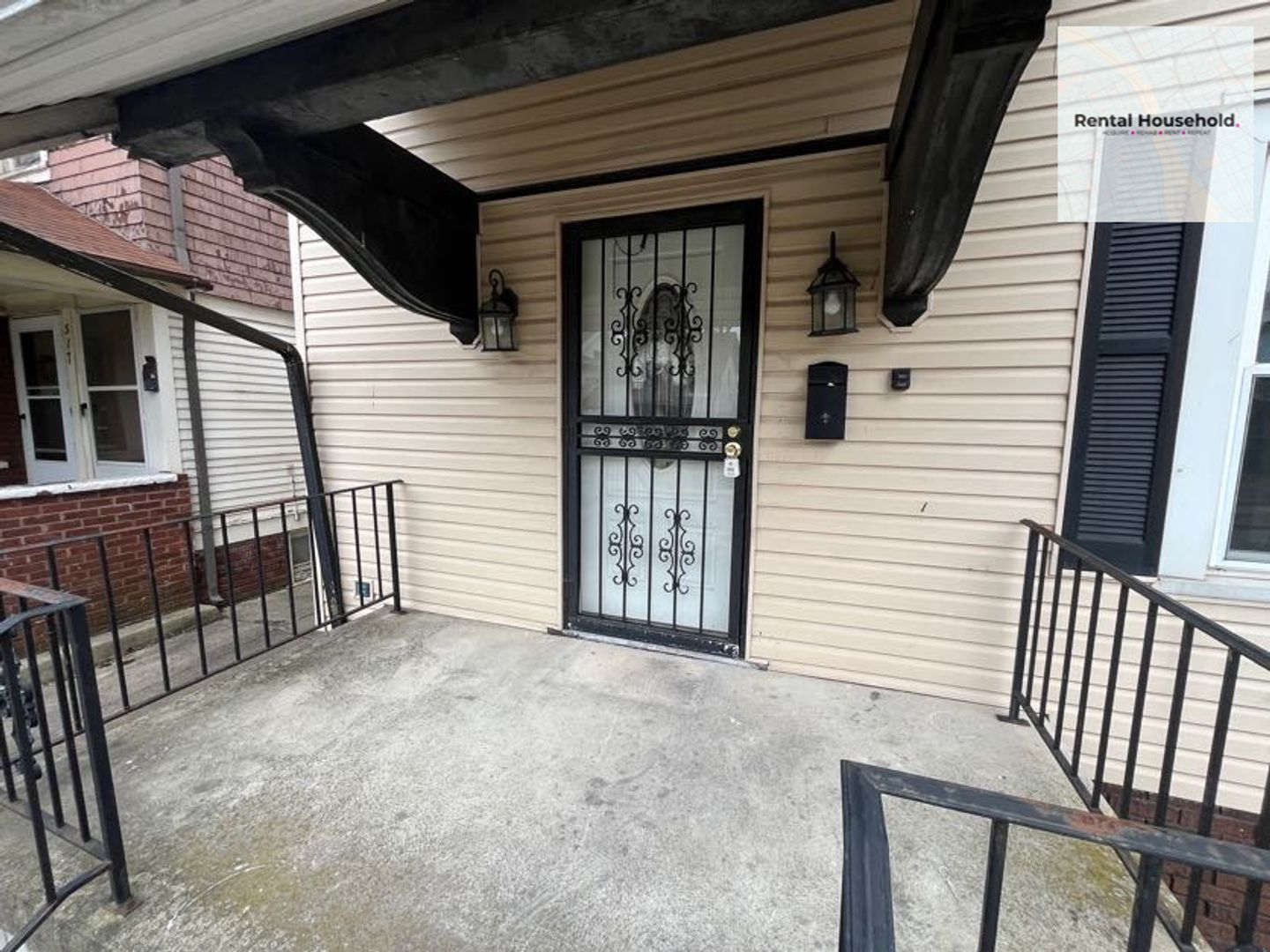 Toledo House: 521 Bates Rd