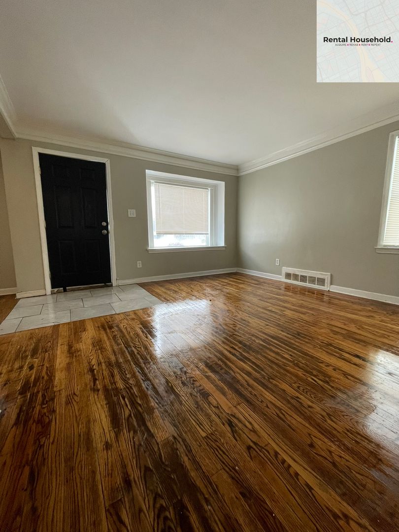 Detroit House: 19401 Annchester Rd