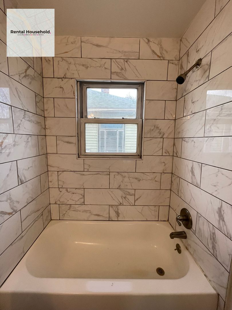 Detroit House: 14656 Roselawn St