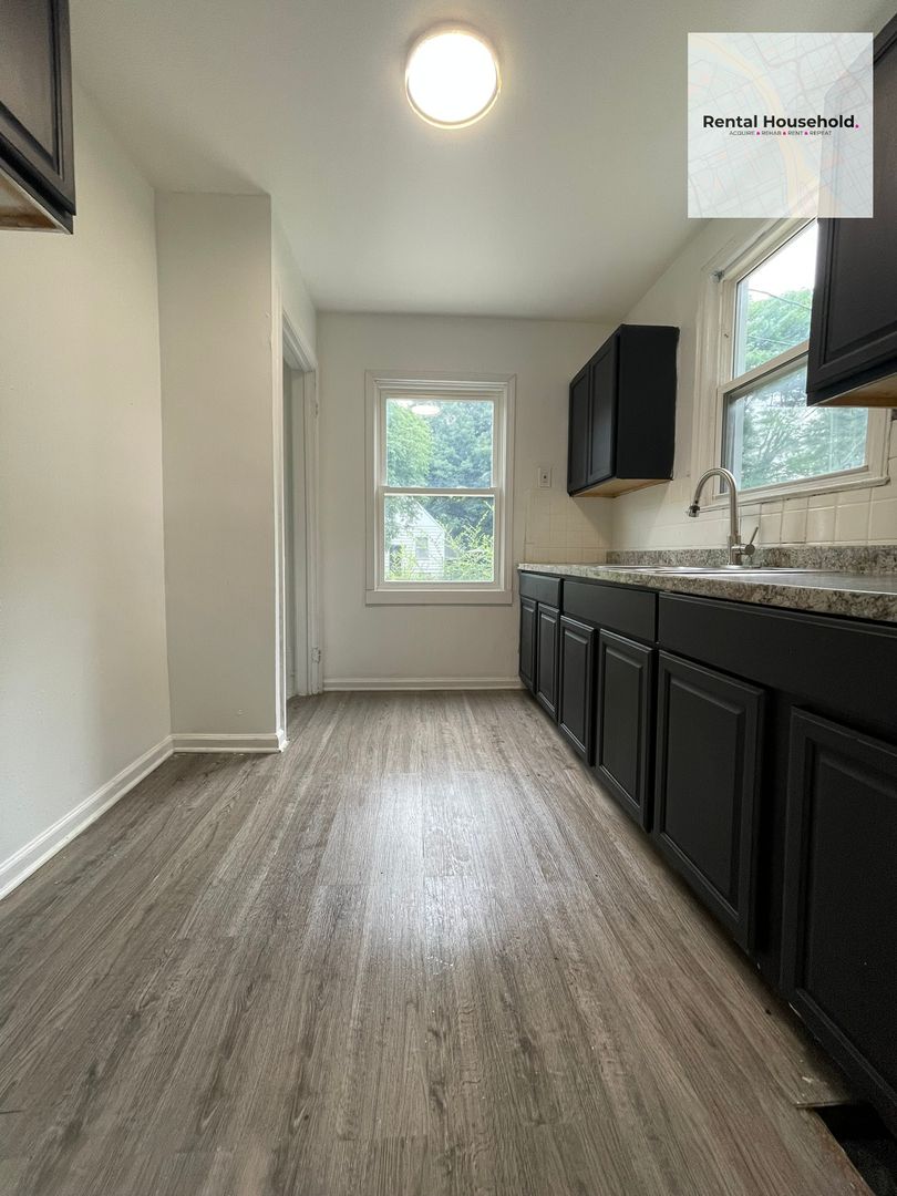 Detroit House: 18601 Pembroke Ave