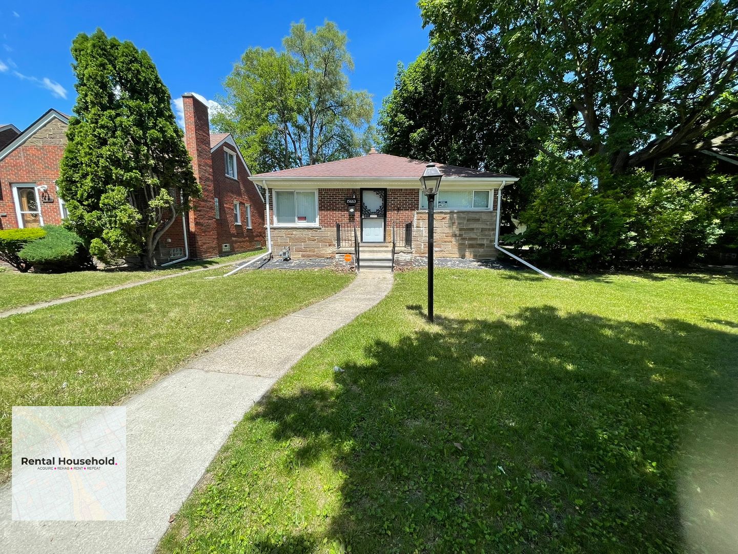 Detroit House: 15663 Carlisle St - LEASE-UP ONLY