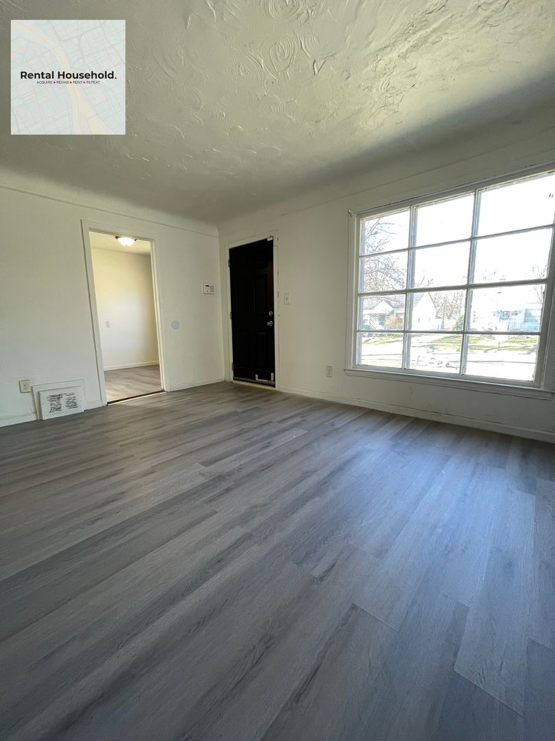 Detroit House: 19372 Grandville