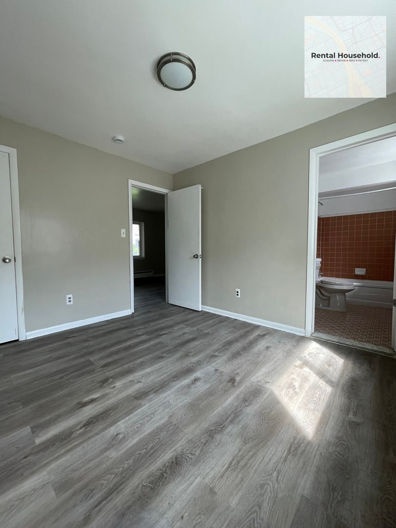 Detroit Apartment: 13503 East McNichols Road ***