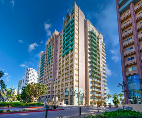 2 Bedroom Condo in Downtown Long Beach with Breathtaking Ocean and Marina Views! – photo 1