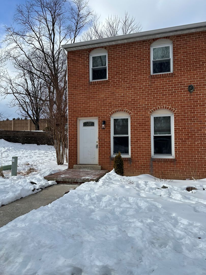 Harrisburg Apartment: 1285 Colonial Road