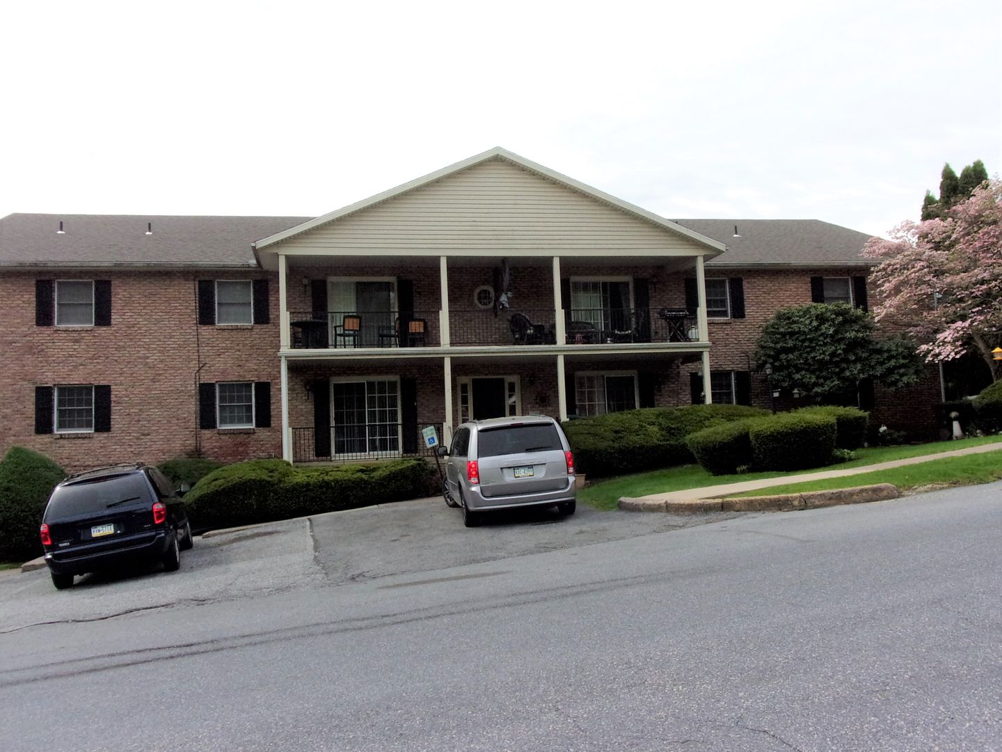 Lemoyne Apartment: 500 Walnut Street