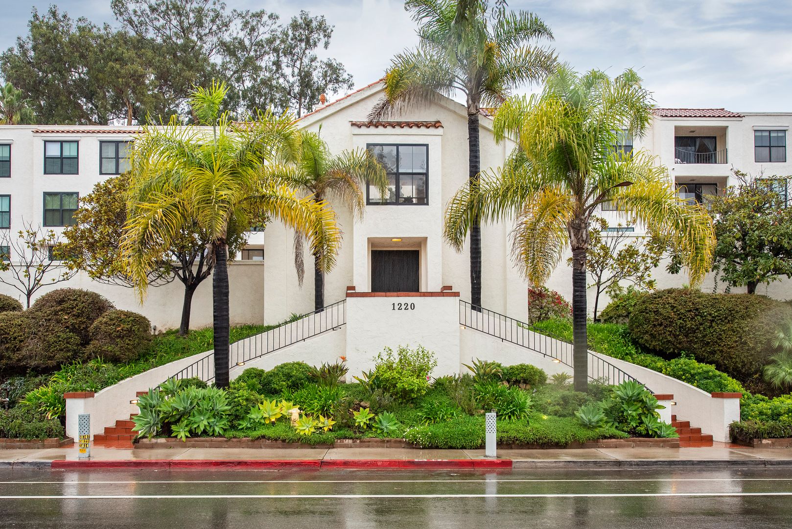 Santa Barbara House: 1220 Coast Village #313