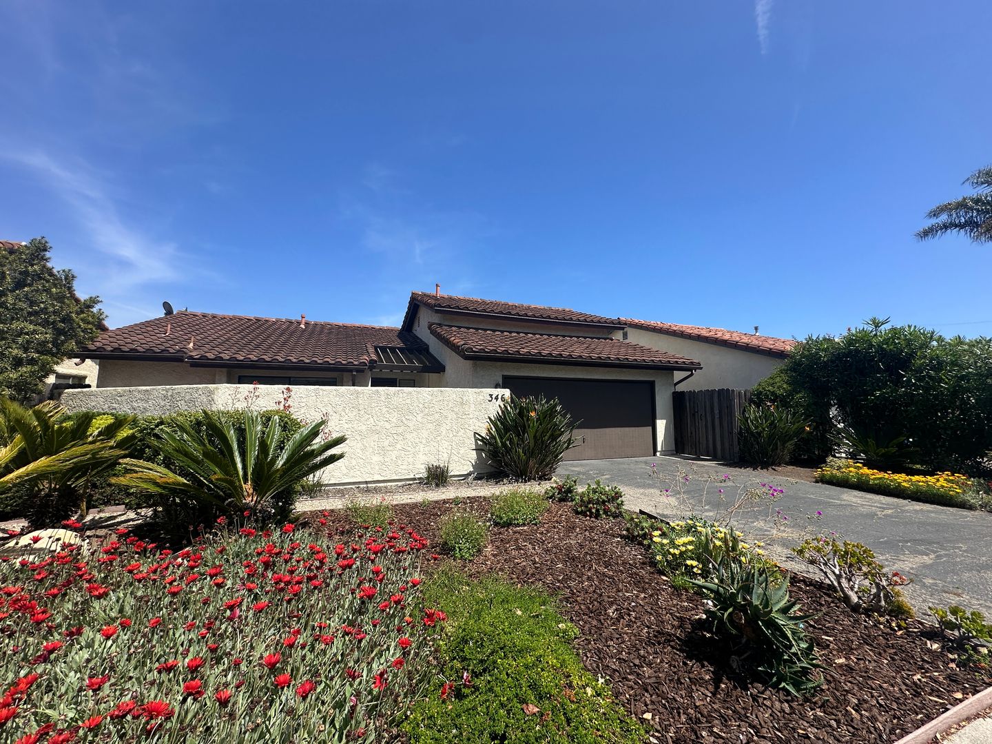 Santa Barbara House: 346 Oliver Rd