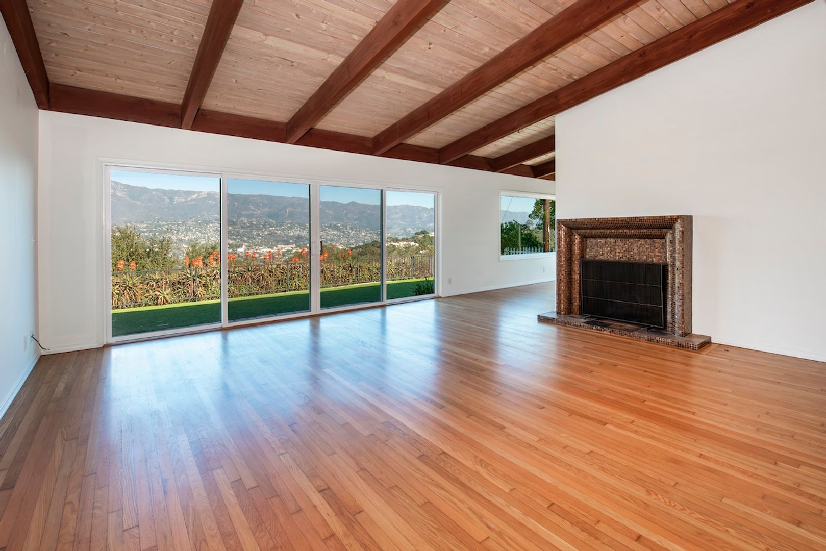 Santa Barbara House: 1746 La Coronilla