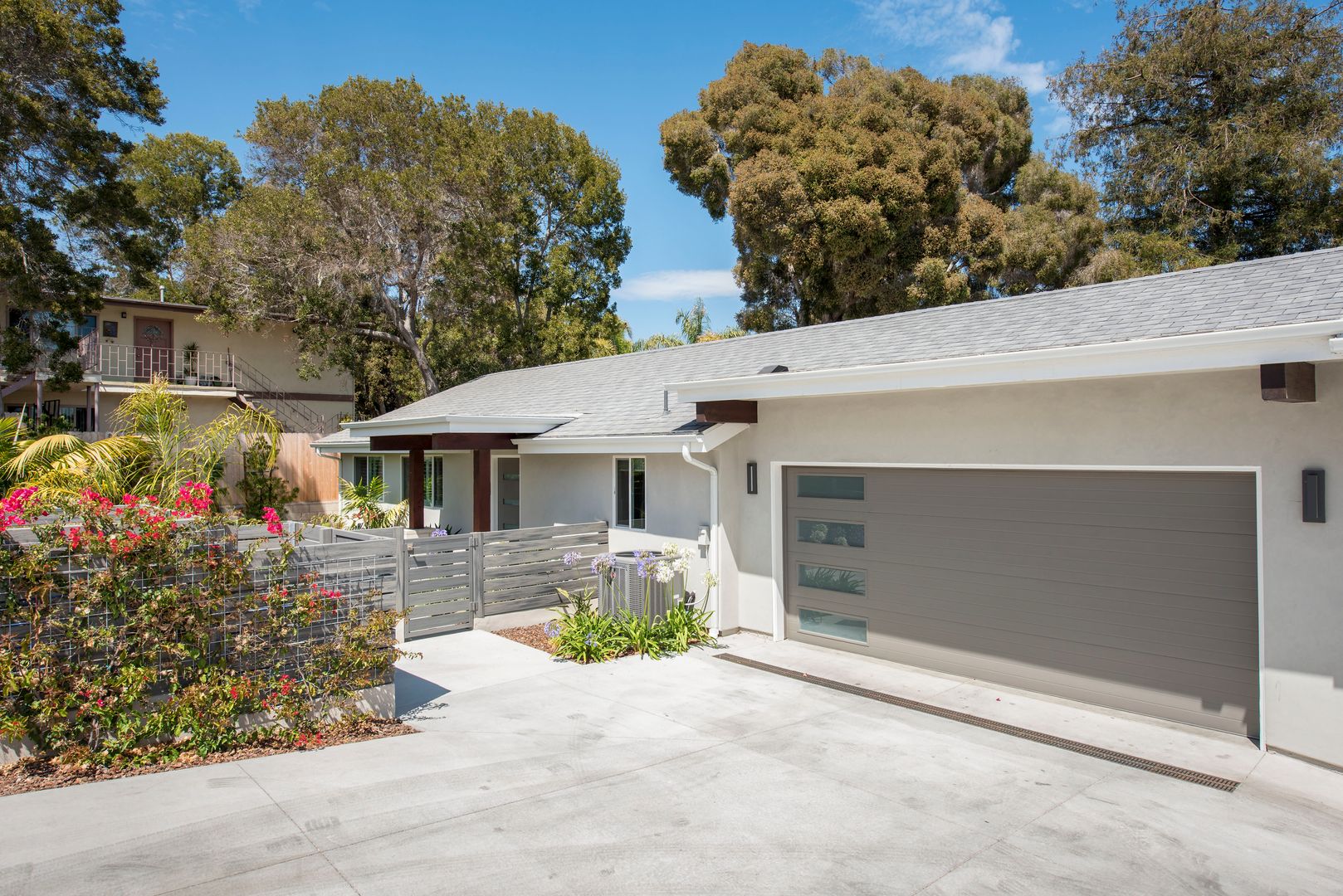 Santa Barbara Apartment: 431-435 1/2 Old Coast Hwy