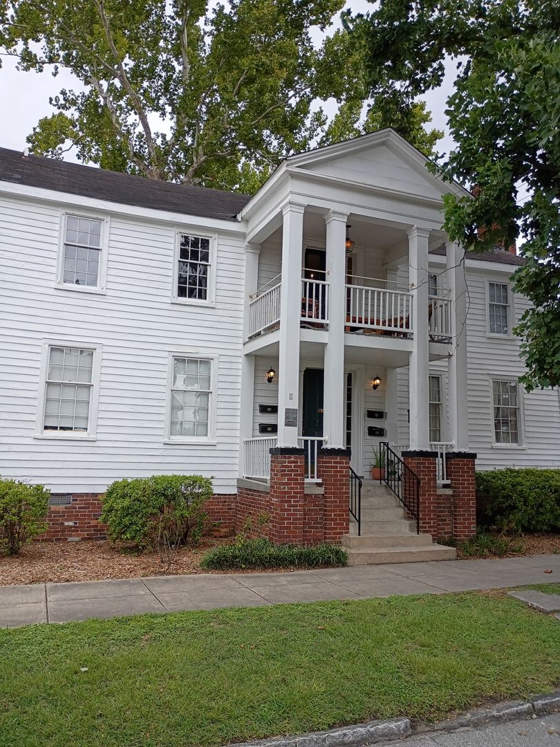 Augusta Apartment: 350 Telfair St