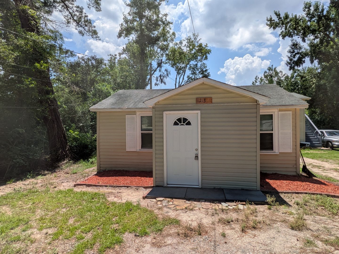 Augusta House: 2123 Bayvale Road