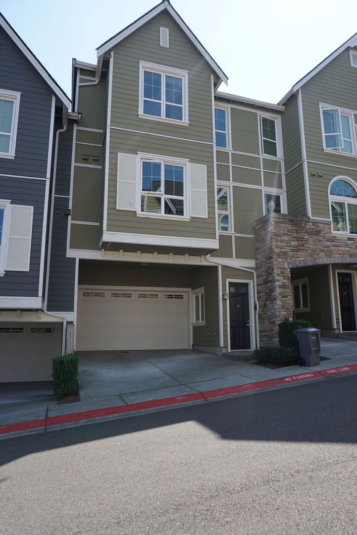 Bellevue Apartment: 12224 NE 8th St.