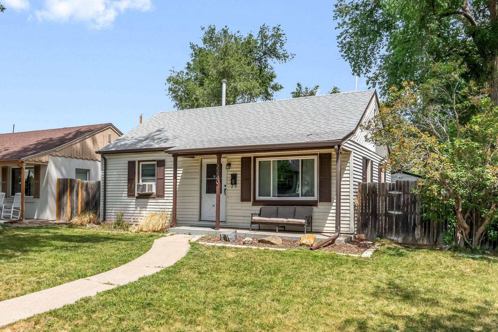 Edgewater House: 2230 Kendall St