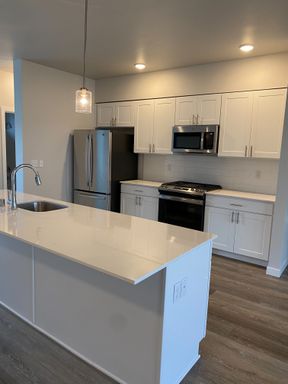 Modern 3 Bedroom, 3 Bath Townhome with 2-Car Garage! – photo 1
