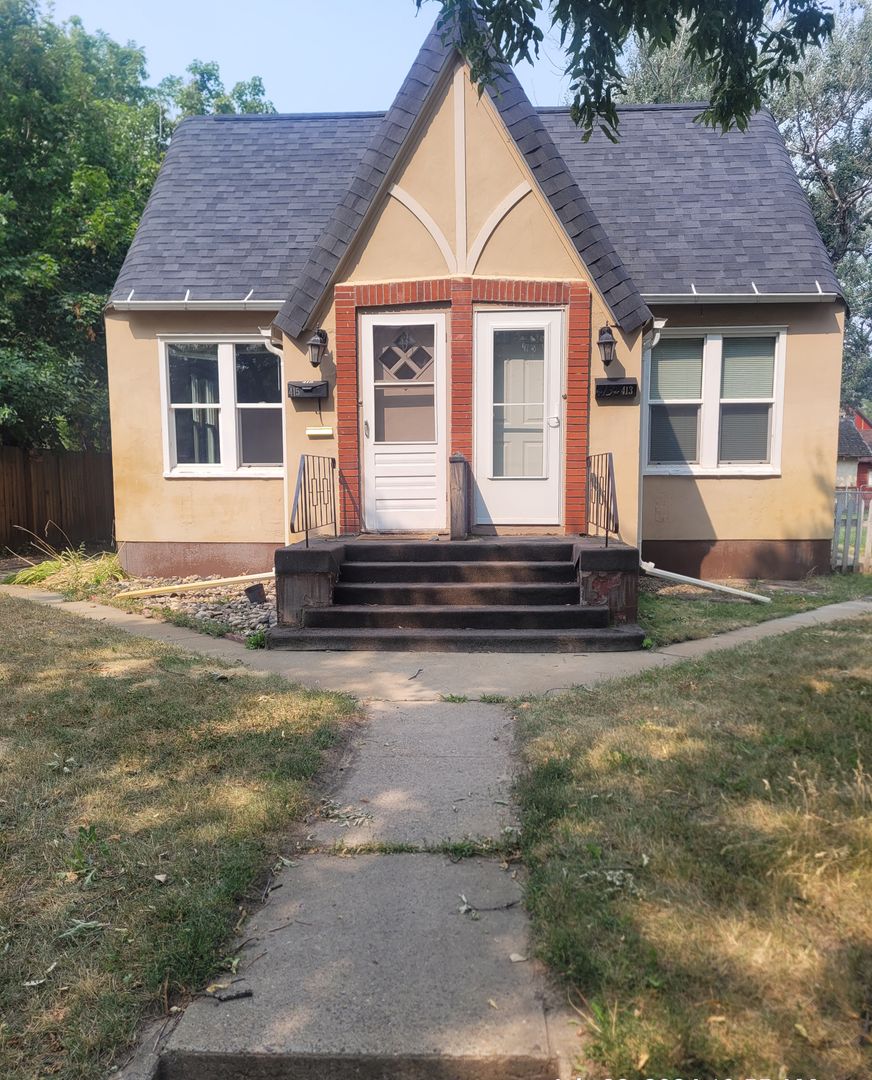 Miles City Apartment: 413 S Center