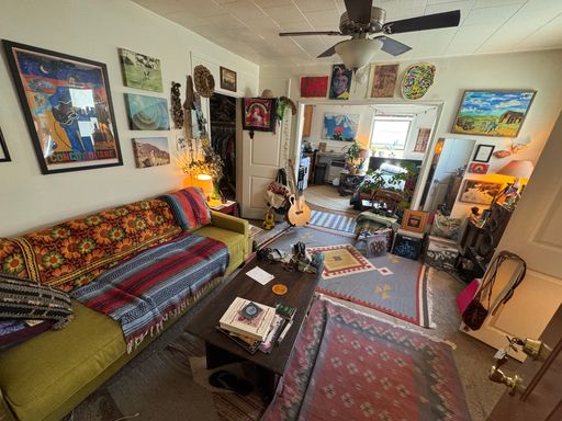 Extra-Large Studio Atop Queen Anne Hill at Historic Kerry Park Apartments – photo 1