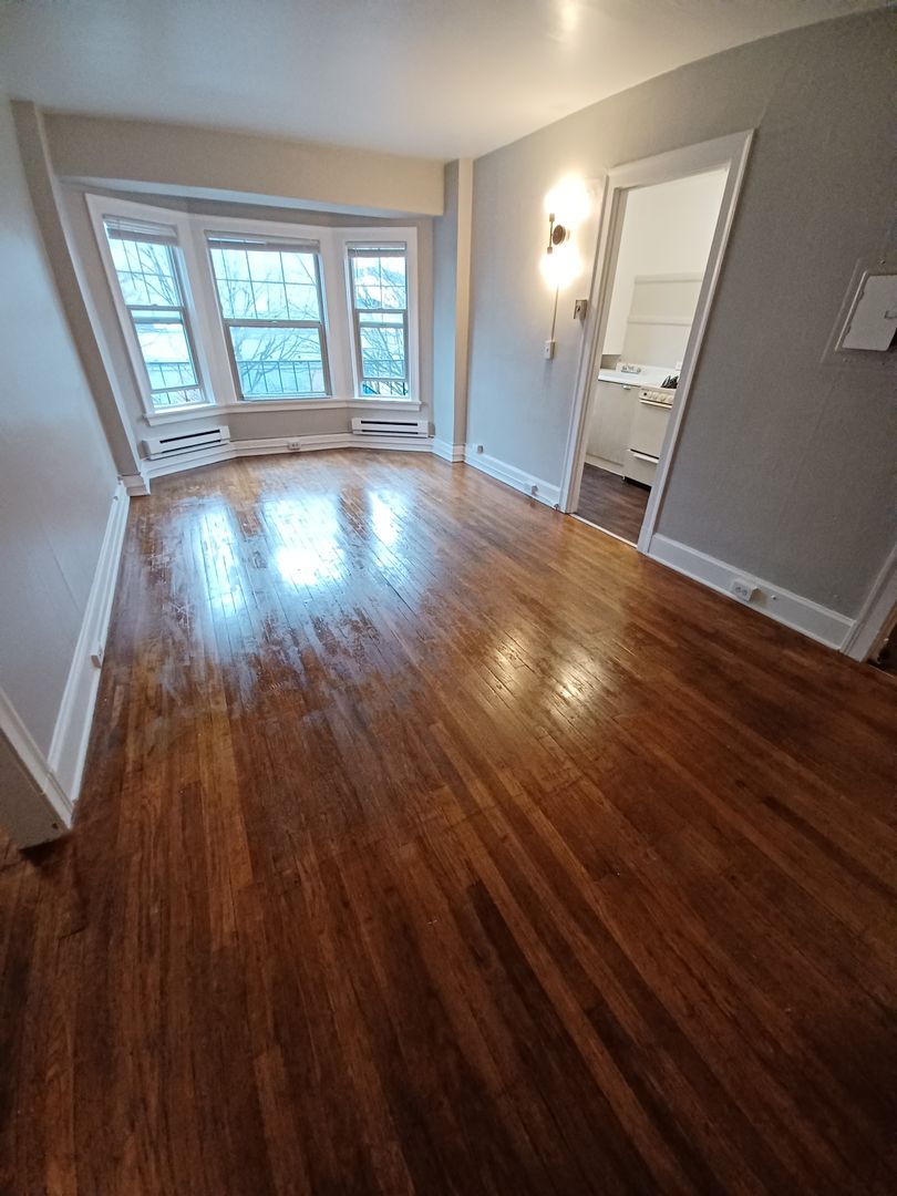 Seattle Apartment: 2132 2nd Ave
