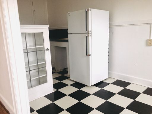 Large sunny studio near UW campus – photo 1