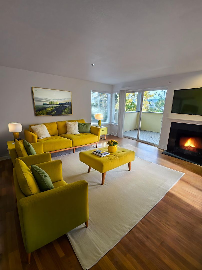 Redmond Apartment: 8964 Redmond-Woodinville Rd NE