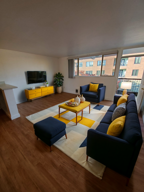 Look over Broadway on this top floor stunner! – photo 1