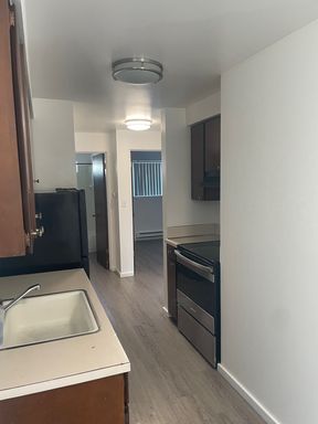 AMAZING, Price Reduced $1,299 - 1 BDRM - Walking distance from Boeing - Easy freeway access