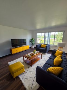 Top floor with Puget Sound views!! – photo 1