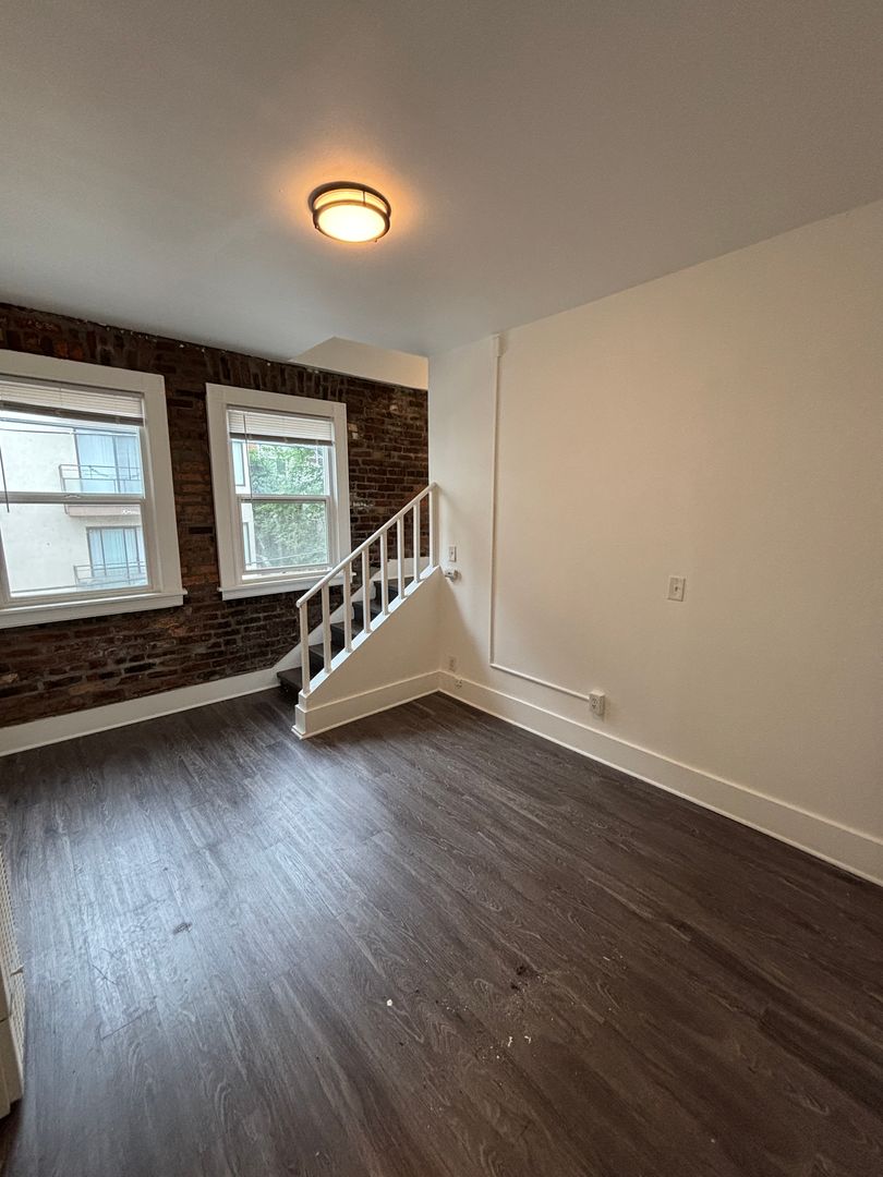 Seattle Apartment: 1628 Bellevue Ave