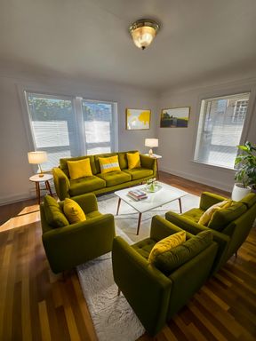 1 bedroom unit, near UW, ready now! – photo 1